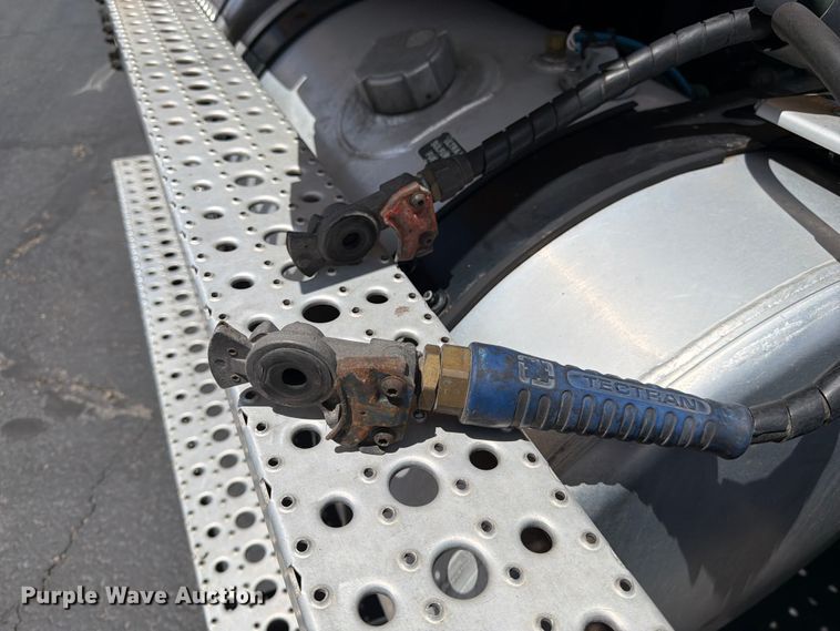 image for item EU8697 2021 Freightliner Cascadia 126 semi truck