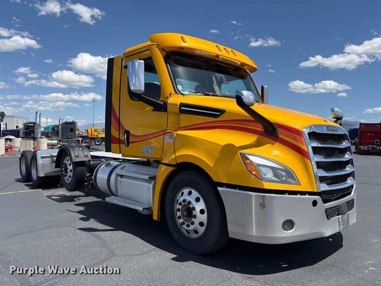 image for item EU8698 2021 Freightliner Cascadia semi truck