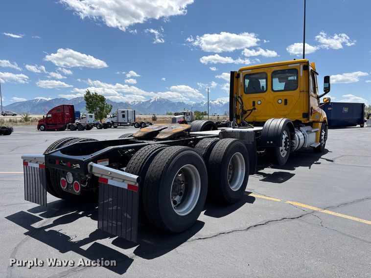 image for item EU8698 2021 Freightliner Cascadia semi truck