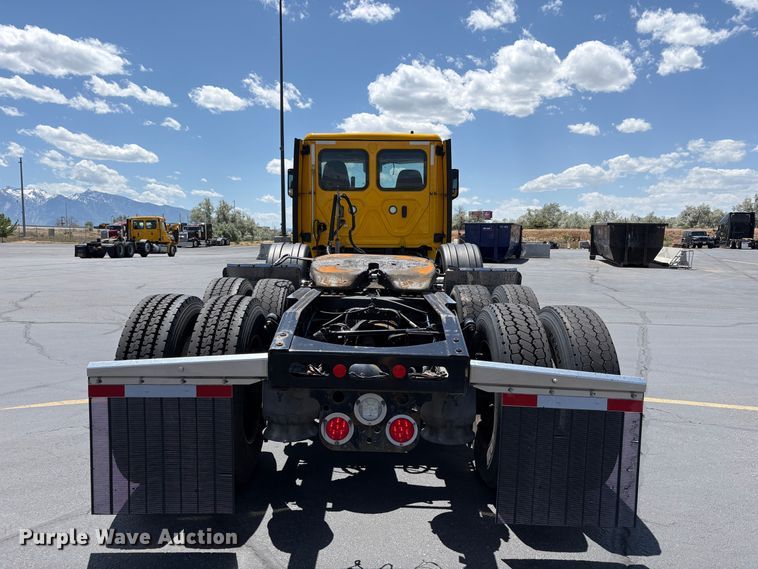 image for item EU8698 2021 Freightliner Cascadia semi truck