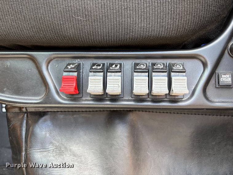 image for item EU8698 2021 Freightliner Cascadia semi truck