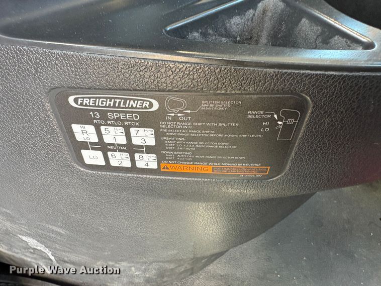 image for item EU8698 2021 Freightliner Cascadia semi truck