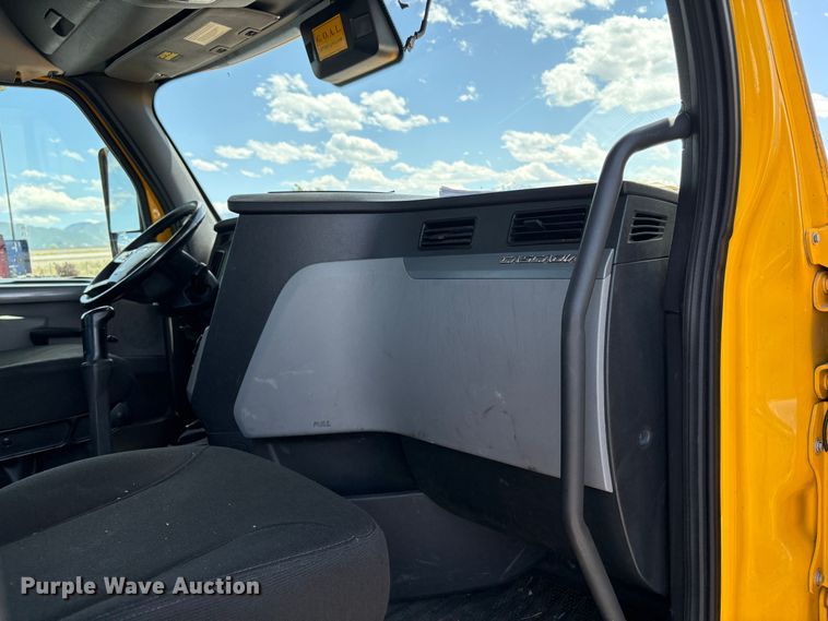 image for item EU8698 2021 Freightliner Cascadia semi truck