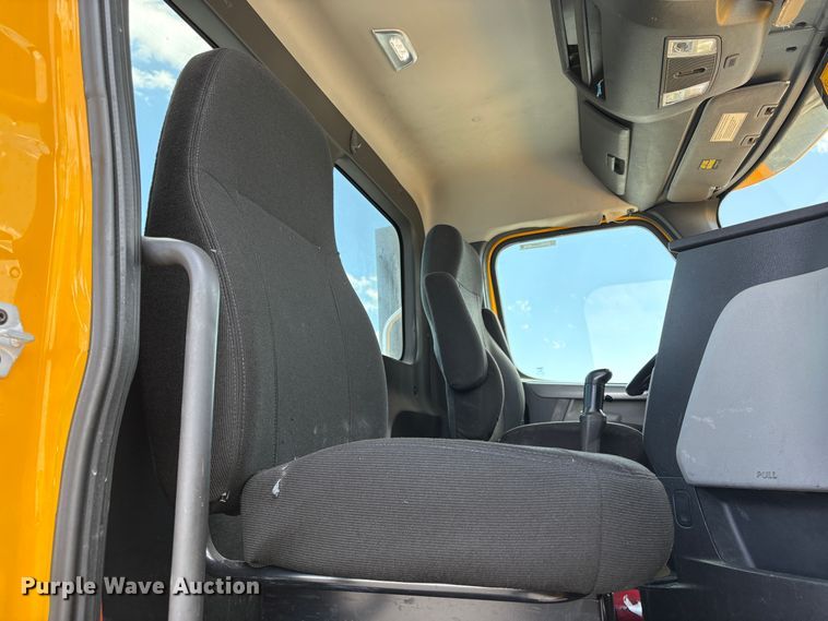 image for item EU8698 2021 Freightliner Cascadia semi truck