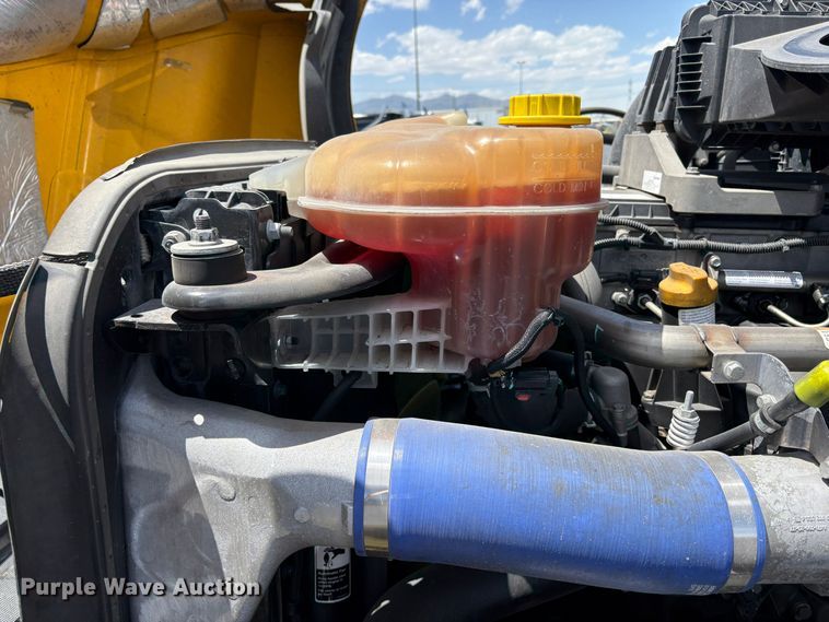 image for item EU8698 2021 Freightliner Cascadia semi truck