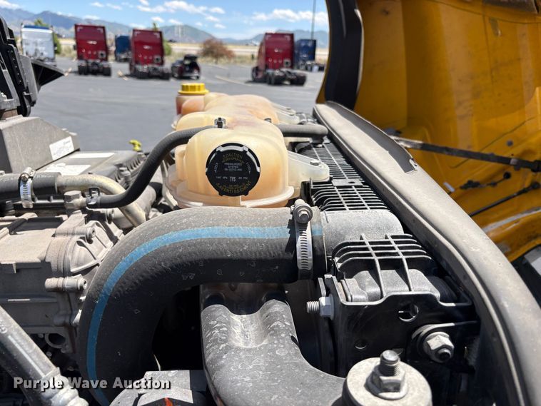 image for item EU8698 2021 Freightliner Cascadia semi truck