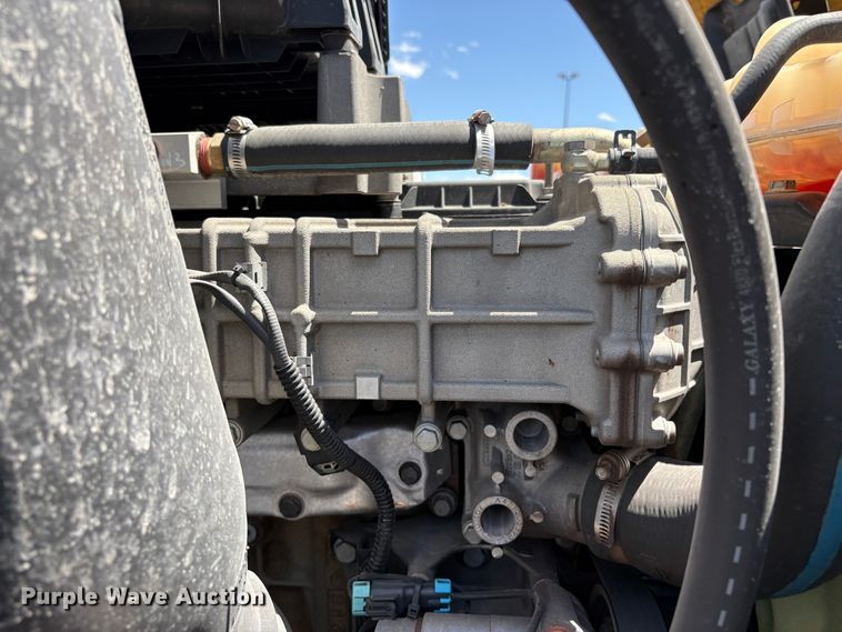 image for item EU8698 2021 Freightliner Cascadia semi truck