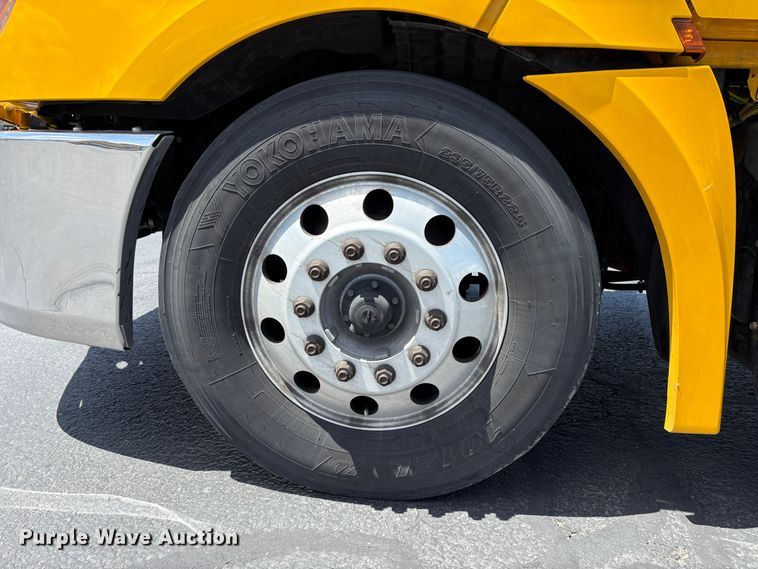 image for item EU8698 2021 Freightliner Cascadia semi truck