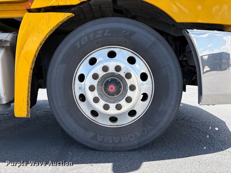 image for item EU8698 2021 Freightliner Cascadia semi truck