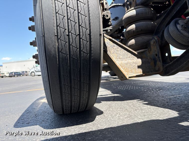 image for item EU8698 2021 Freightliner Cascadia semi truck