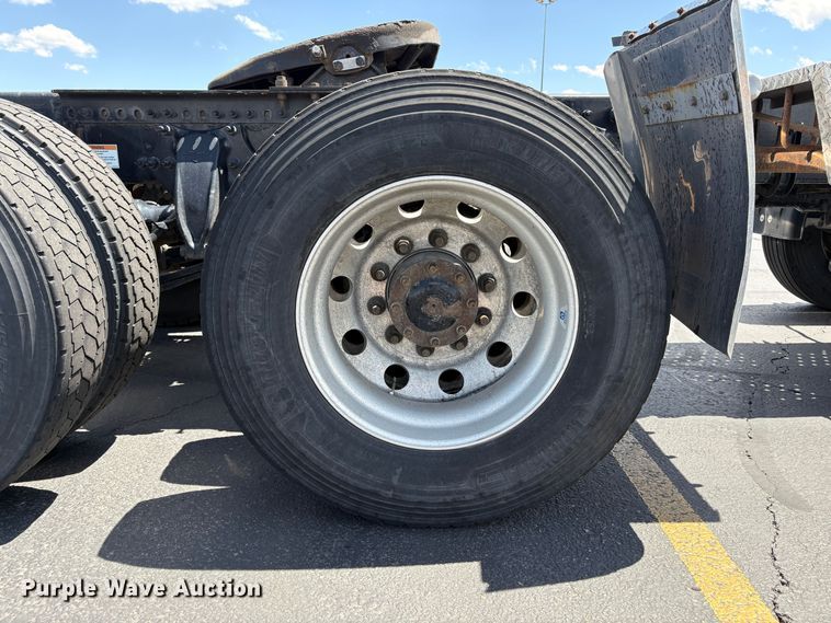image for item EU8698 2021 Freightliner Cascadia semi truck