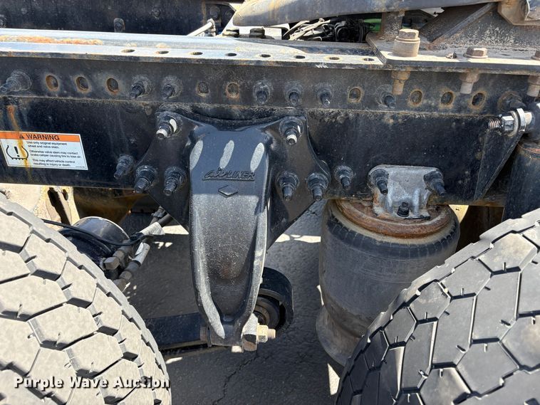 image for item EU8698 2021 Freightliner Cascadia semi truck