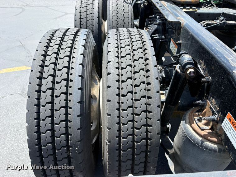 image for item EU8698 2021 Freightliner Cascadia semi truck