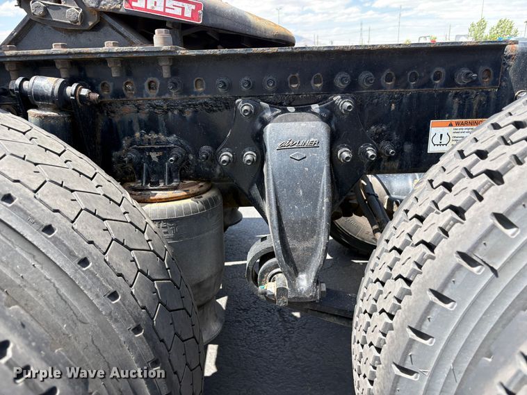 image for item EU8698 2021 Freightliner Cascadia semi truck