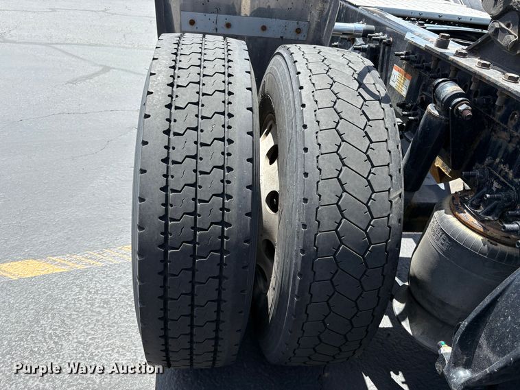 image for item EU8698 2021 Freightliner Cascadia semi truck