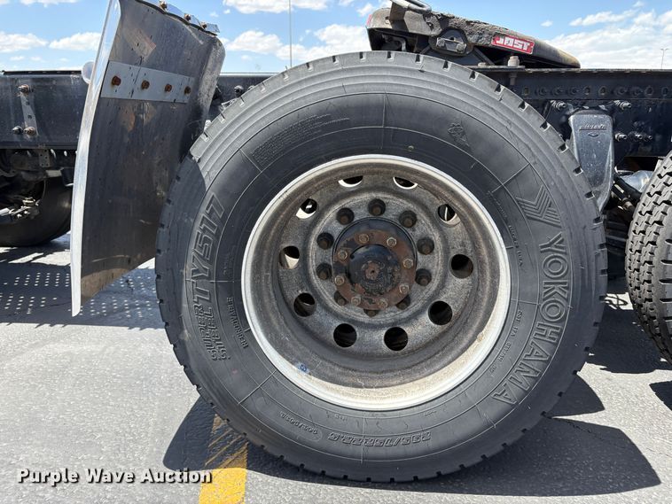 image for item EU8698 2021 Freightliner Cascadia semi truck