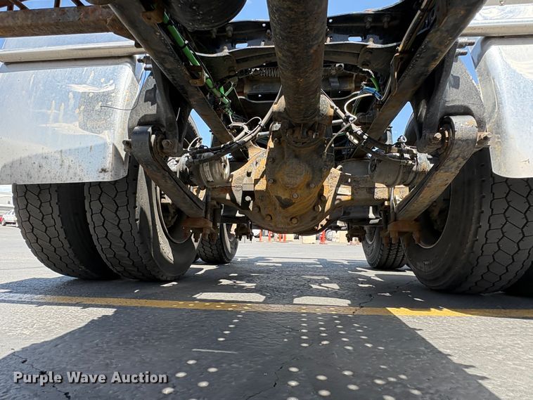 image for item EU8698 2021 Freightliner Cascadia semi truck