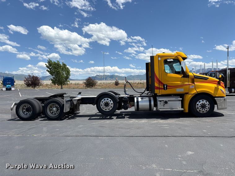 image for item EU8700 2022 Freightliner Cascadia semi truck