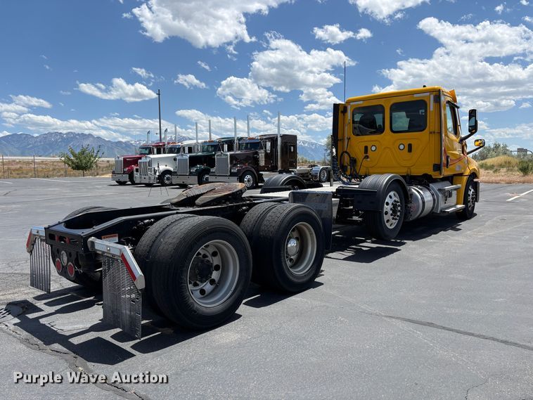 image for item EU8700 2022 Freightliner Cascadia semi truck