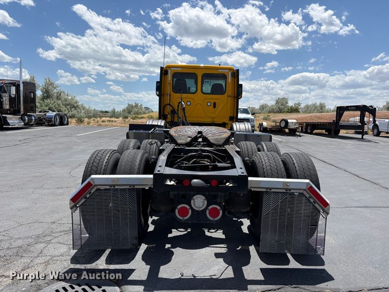 image for item EU8700 2022 Freightliner Cascadia semi truck