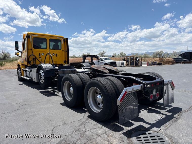 image for item EU8700 2022 Freightliner Cascadia semi truck
