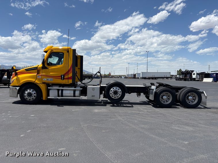 image for item EU8700 2022 Freightliner Cascadia semi truck