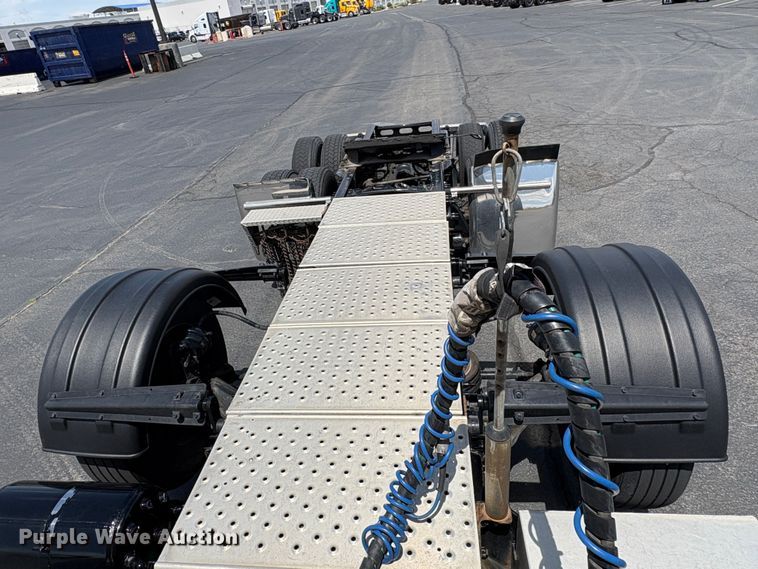 image for item EU8700 2022 Freightliner Cascadia semi truck