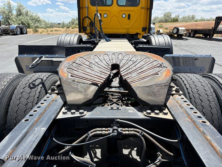image for item EU8700 2022 Freightliner Cascadia semi truck