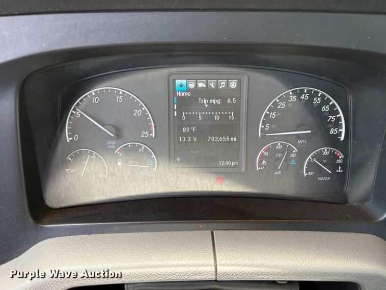 image for item EU8700 2022 Freightliner Cascadia semi truck