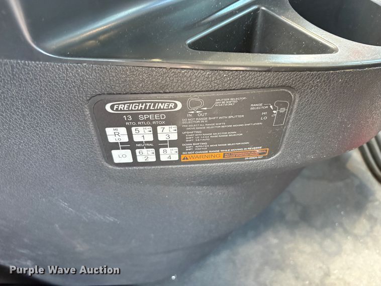 image for item EU8700 2022 Freightliner Cascadia semi truck