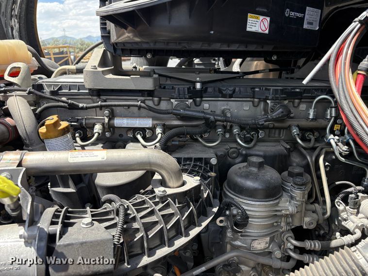 image for item EU8700 2022 Freightliner Cascadia semi truck