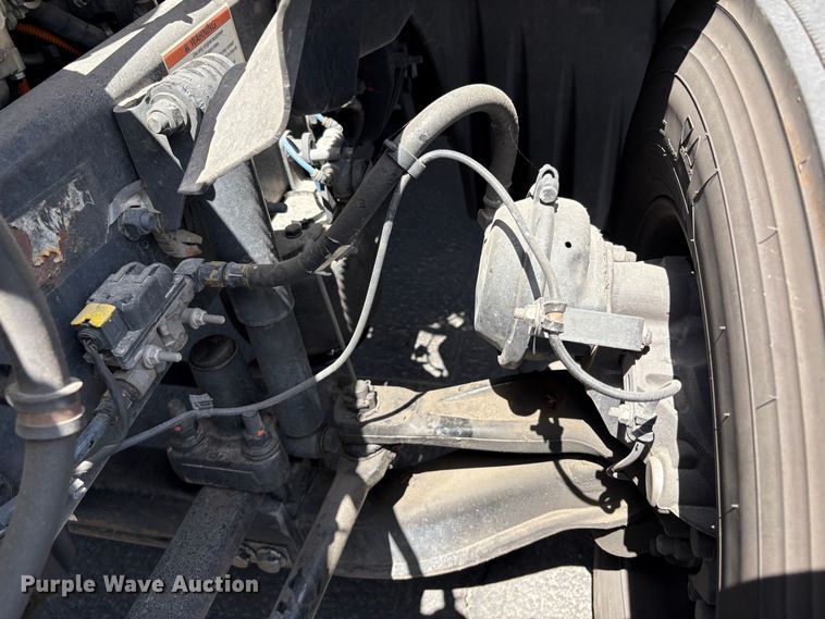 image for item EU8700 2022 Freightliner Cascadia semi truck
