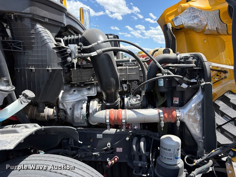 image for item EU8700 2022 Freightliner Cascadia semi truck
