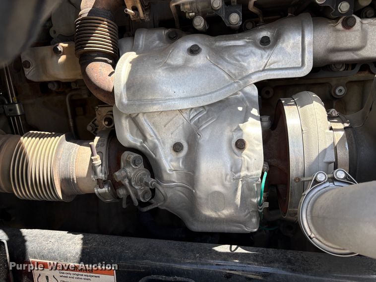 image for item EU8700 2022 Freightliner Cascadia semi truck