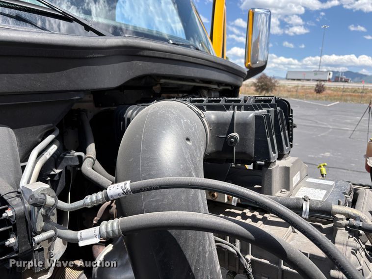 image for item EU8700 2022 Freightliner Cascadia semi truck