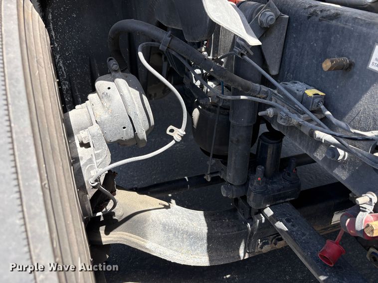 image for item EU8700 2022 Freightliner Cascadia semi truck