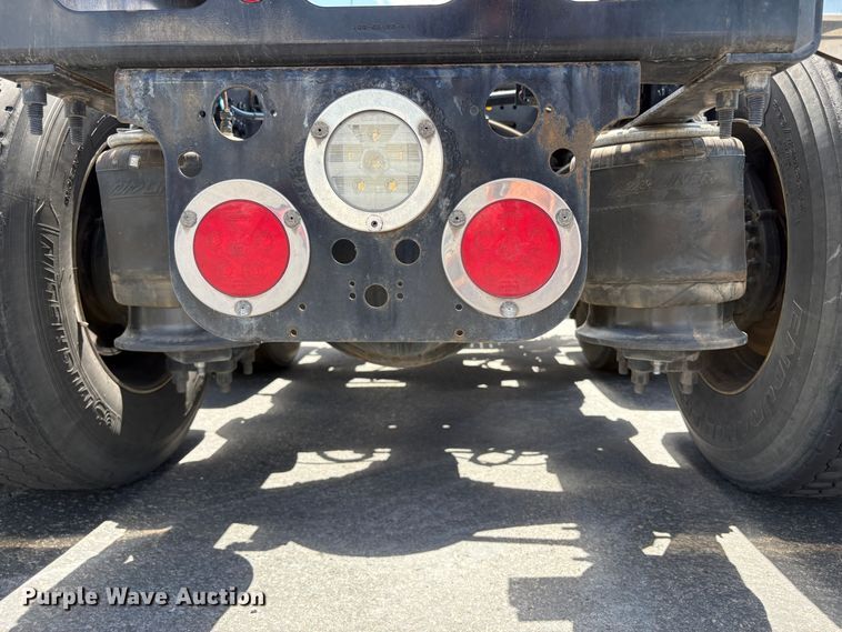 image for item EU8700 2022 Freightliner Cascadia semi truck