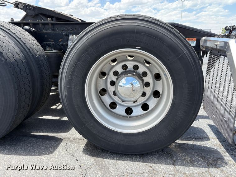 image for item EU8700 2022 Freightliner Cascadia semi truck