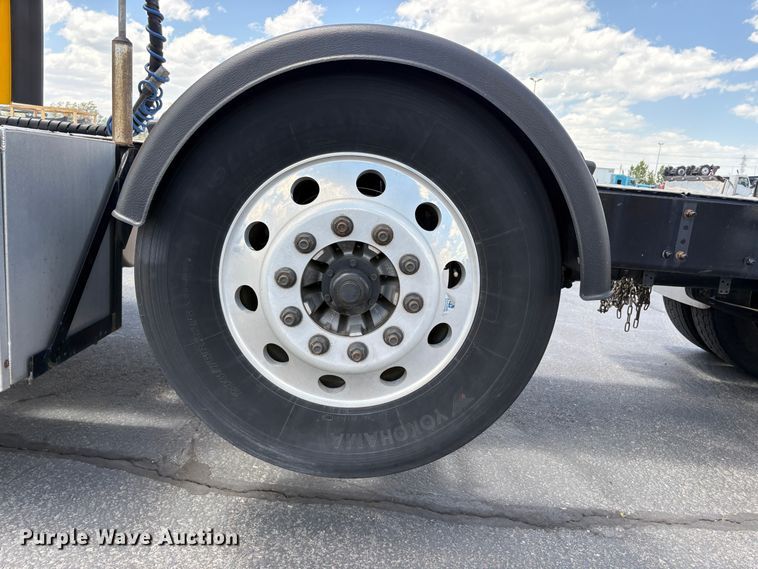 image for item EU8700 2022 Freightliner Cascadia semi truck