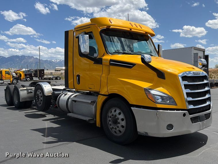image for item EU8701 2021 Freightliner Cascadia semi truck