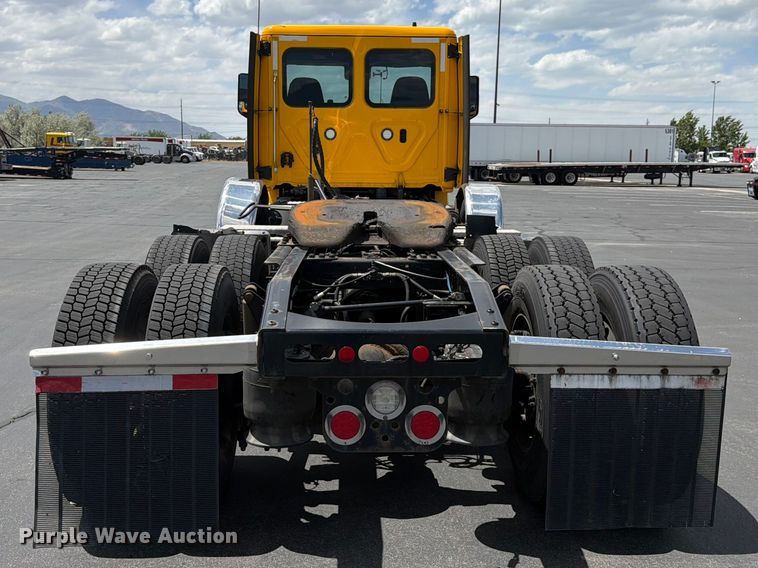 image for item EU8701 2021 Freightliner Cascadia semi truck