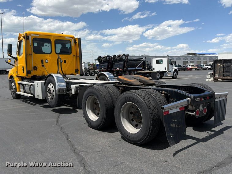 image for item EU8701 2021 Freightliner Cascadia semi truck