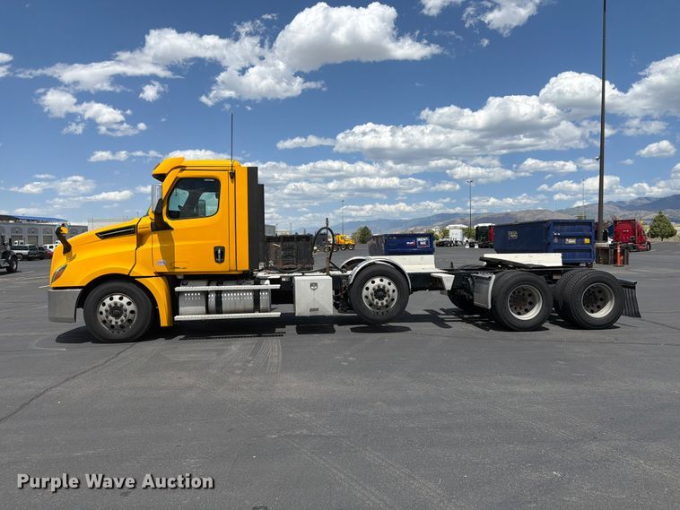image for item EU8701 2021 Freightliner Cascadia semi truck