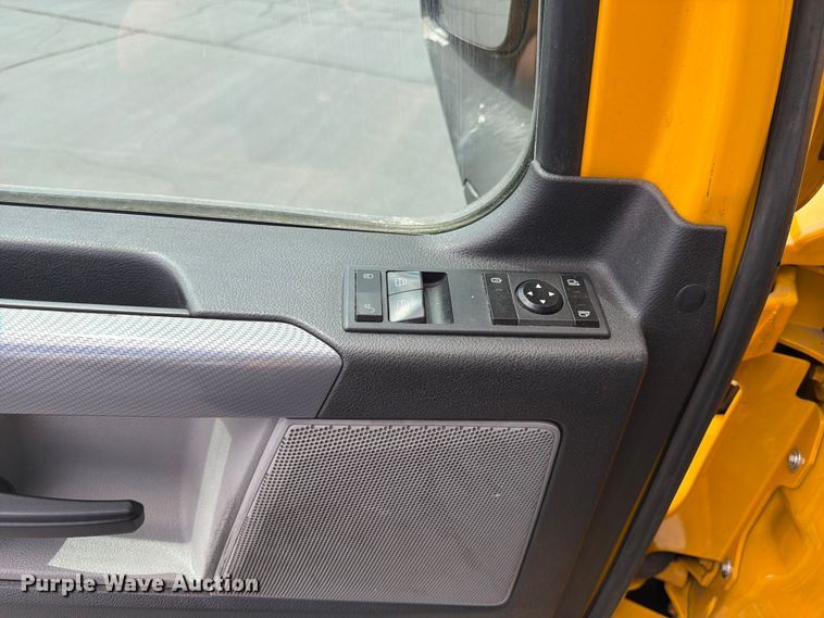 image for item EU8701 2021 Freightliner Cascadia semi truck