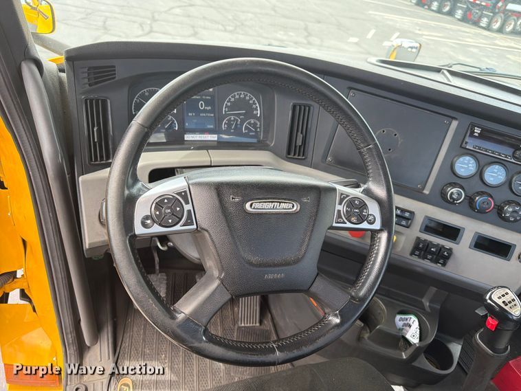 image for item EU8701 2021 Freightliner Cascadia semi truck