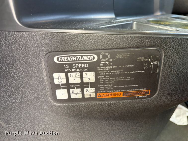 image for item EU8701 2021 Freightliner Cascadia semi truck