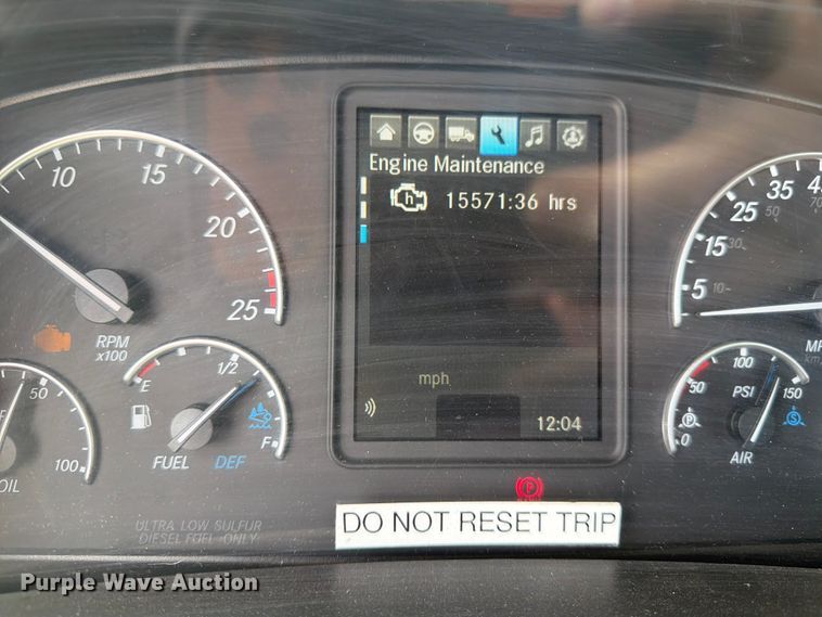image for item EU8701 2021 Freightliner Cascadia semi truck