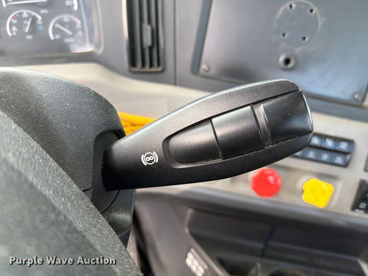 image for item EU8701 2021 Freightliner Cascadia semi truck