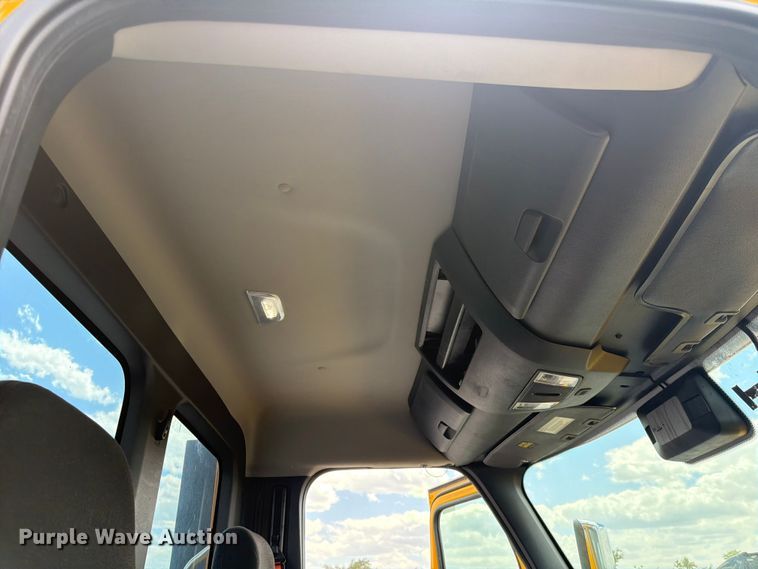 image for item EU8701 2021 Freightliner Cascadia semi truck