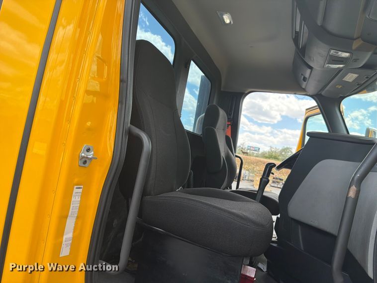 image for item EU8701 2021 Freightliner Cascadia semi truck